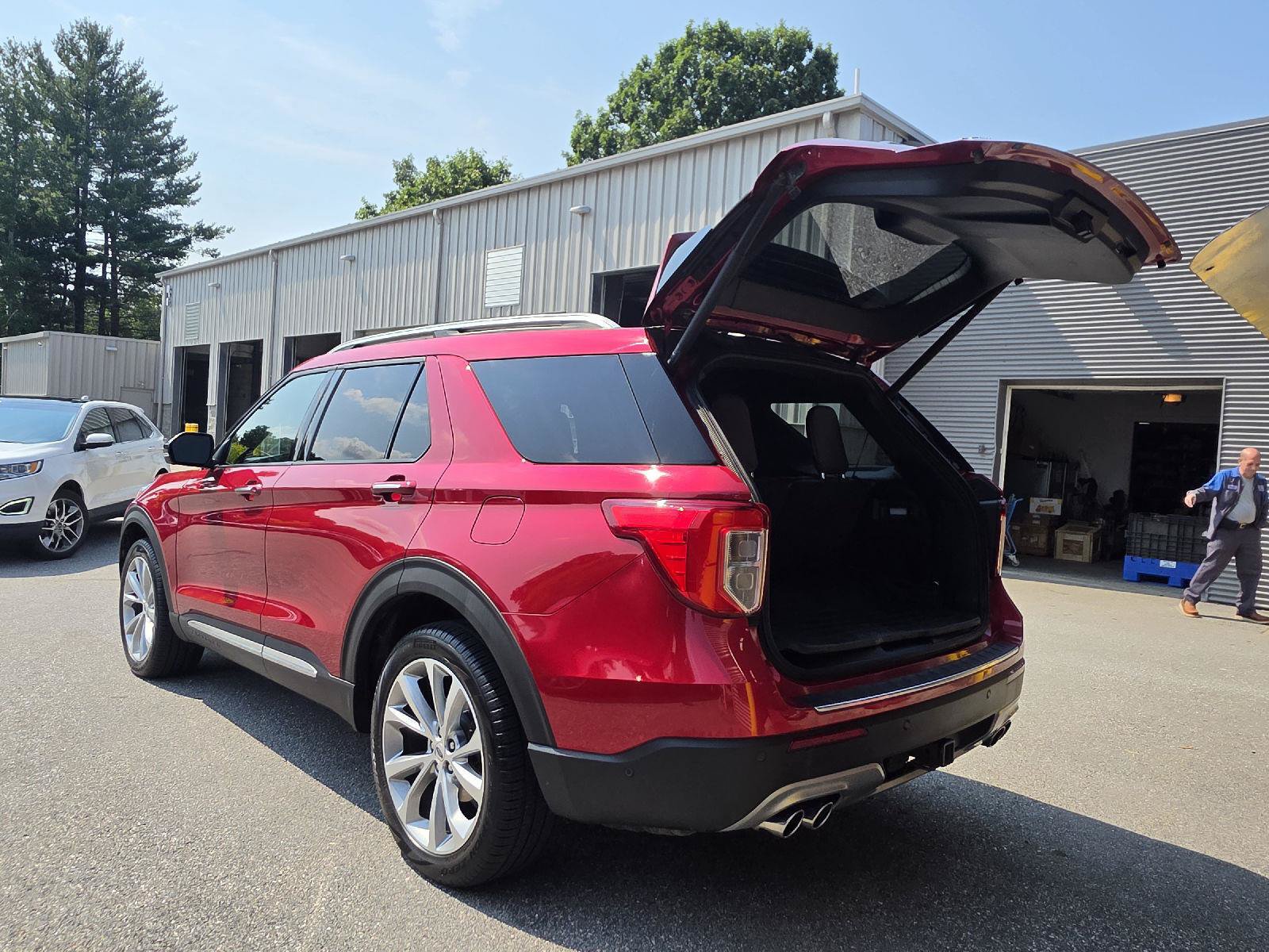 Used 2021 Ford Explorer Platinum w/ Equipment Group 601A AWD/4WD image 9