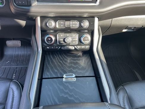 Used 2022 GMC Yukon Denali w/ Denali Premium Package image 33