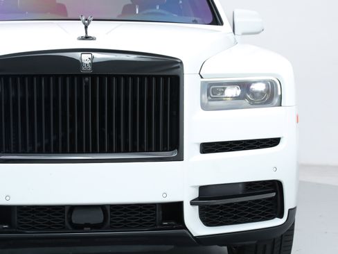 Used 2023 Rolls-Royce Cullinan Black Badge w/ Dark Exterior Package image 11