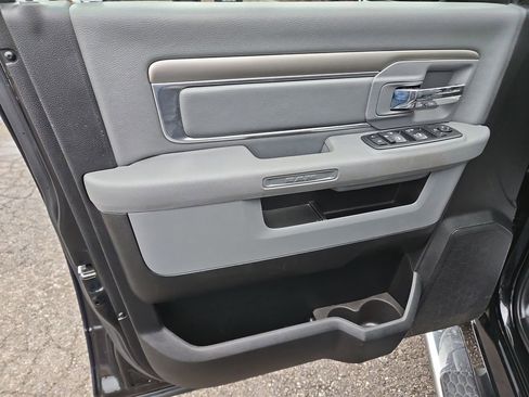 Used 2020 RAM 1500 Classic SLT w/ Luxury Group image 11