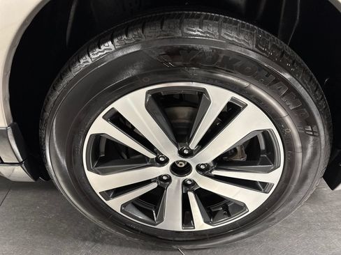 Used 2019 Subaru Outback 2.5i Limited AWD/4WD image 12