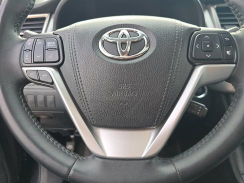 Used 2016 Toyota Highlander XLE image 26