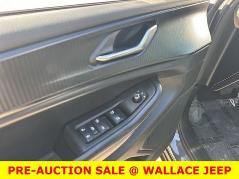 Used 2024 Jeep Grand Cherokee L Altitude AWD/4WD image 20