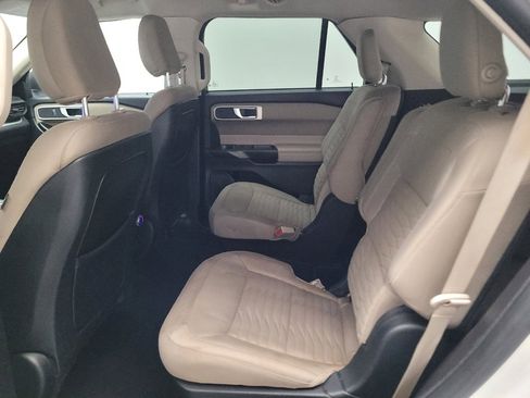 Used 2020 Ford Explorer XLT w/ Comfort Package image 18