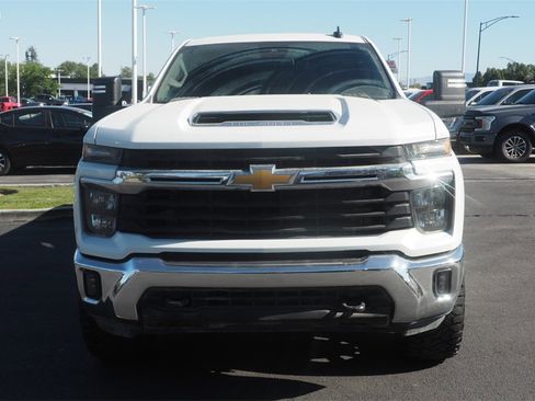 Used 2024 Chevrolet Silverado 2500 LT image 2