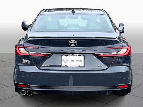 Used 2026 Toyota Camry SE image 5