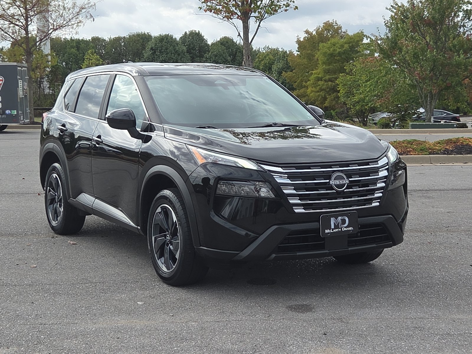 Used 2025 Nissan Rogue SV AWD/4WD image 1