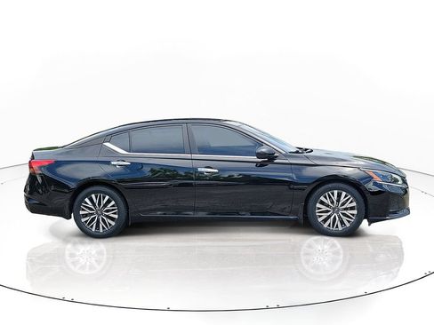 Used 2023 Nissan Altima 2.5 SV w/ SV Premium Package FWD image 6