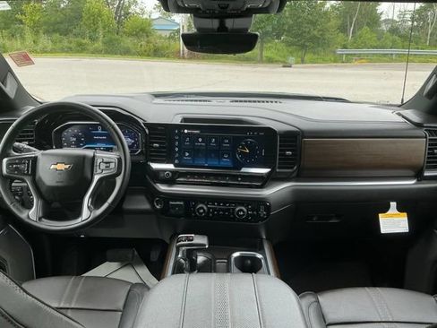 Used 2025 Chevrolet Silverado 1500 High Country w/ Technology Package AWD/4WD image 22