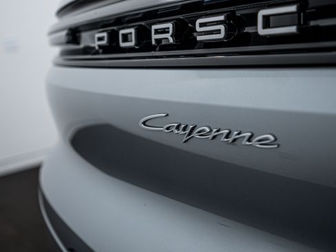 Used 2025 Porsche Cayenne image 27