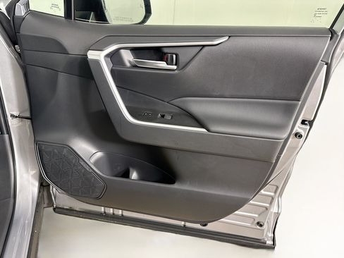 Used 2025 Toyota RAV4 XLE w/ Convenience Package image 31