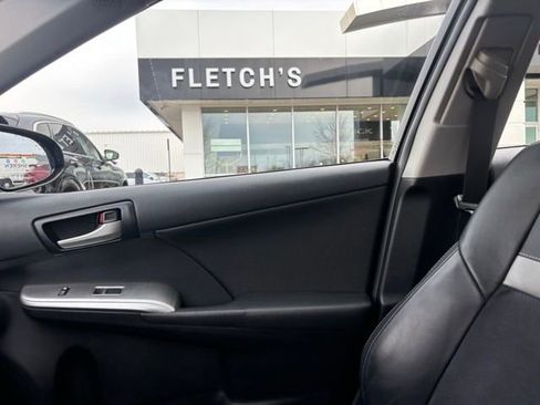 Used 2012 Toyota Camry SE w/ Leather Pkg image 11