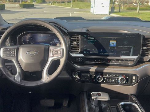 Used 2024 Chevrolet Silverado 1500 LT Trail Boss w/ Convenience Package II image 15