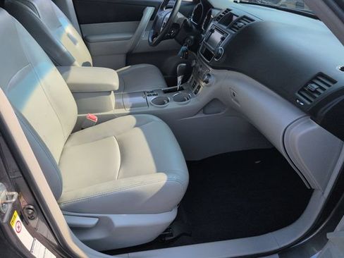 Used 2013 Toyota Highlander SE AWD/4WD image 37