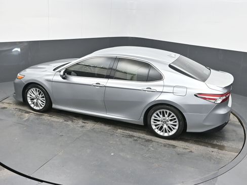 Used 2019 Toyota Camry XLE image 32