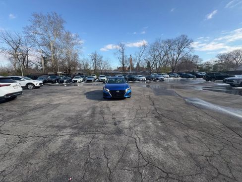 Used 2025 Nissan Altima 2.5 SV image 12