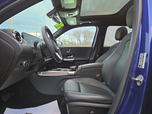 Used 2020 Mercedes-Benz GLB 250 4MATIC w/ Premium Package image 12