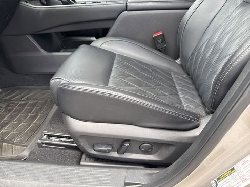 Used 2024 Nissan Rogue Platinum FWD image 13