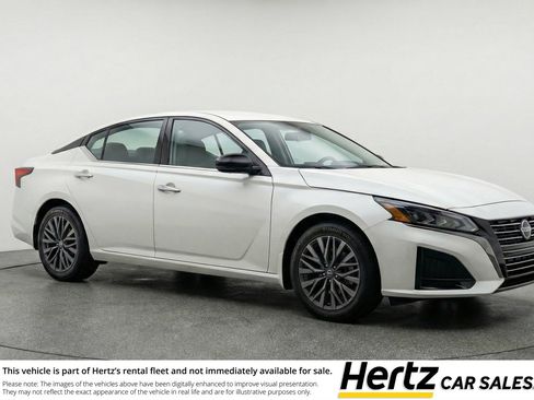 Used 2025 Nissan Altima 2.5 SV image 1