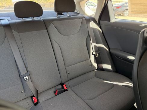 Used 2025 Kia K4 LXS image 39