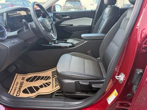 Certified 2025 Chevrolet Trax LT w/ Driver Confidence Package FWD image 22