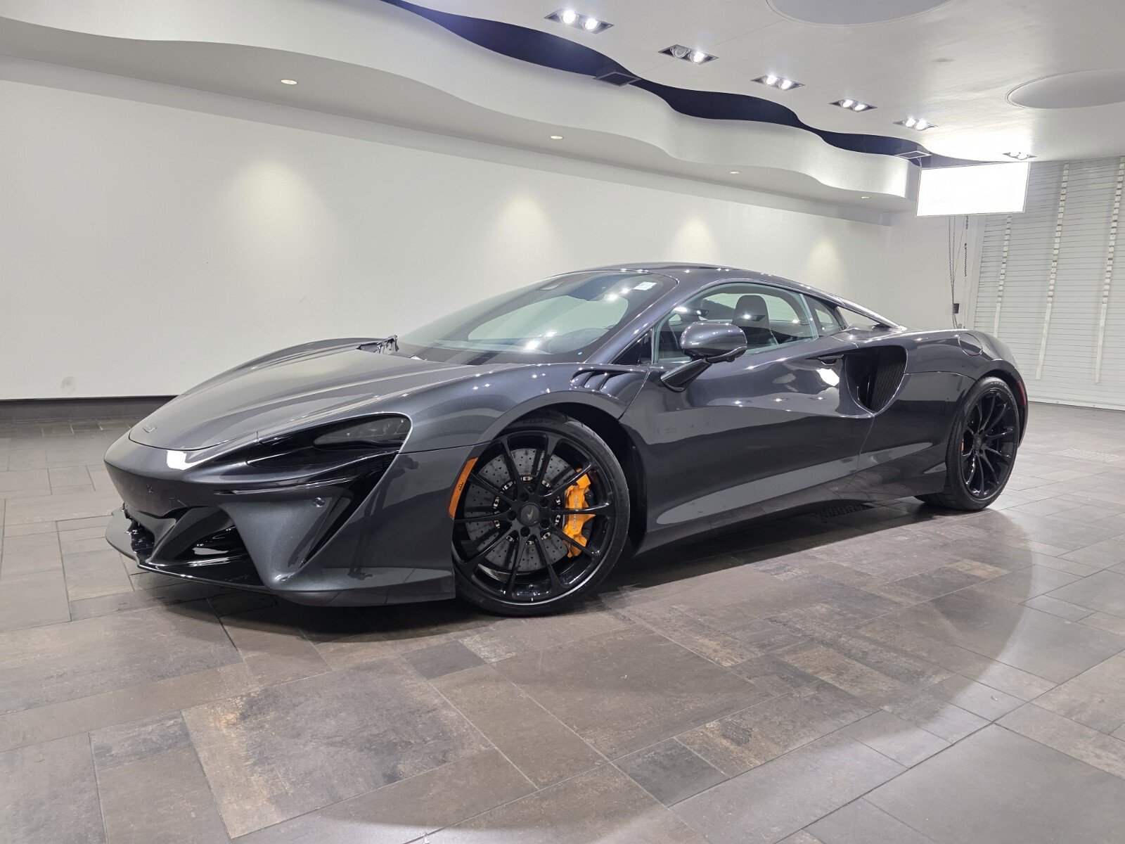 Used 2026 McLaren Artura RWD image 1