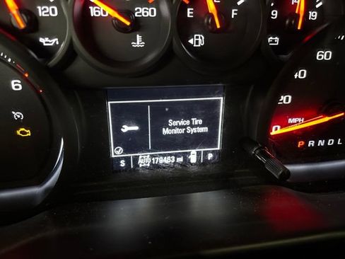 Used 2019 Chevrolet Silverado 1500 Custom w/ Custom Value Package AWD/4WD image 3