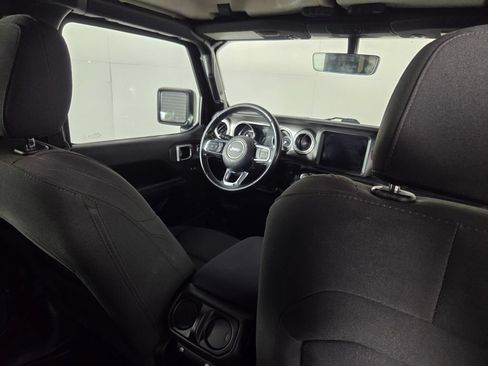 Used 2019 Jeep Wrangler Unlimited Sahara AWD/4WD image 31