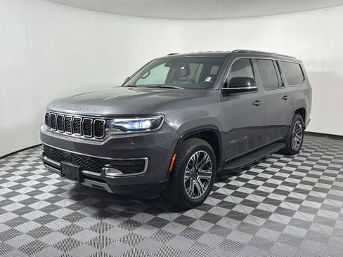 Used 2023 Jeep Wagoneer L Series II AWD/4WD image 3