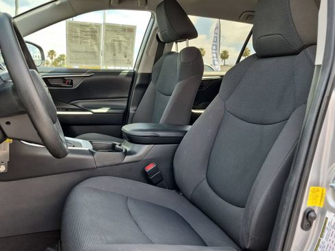 Used 2021 Toyota RAV4 LE w/ Carpet Mat Package (TMS) FWD image 15