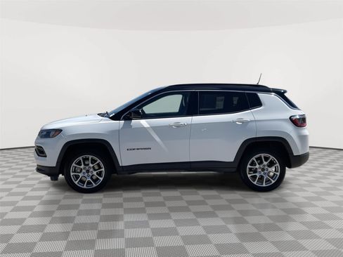 Used 2025 Jeep Compass Limited AWD/4WD image 2