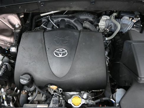 Used 2017 Toyota Highlander XLE image 44