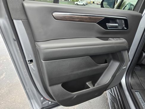 New 2026 Chevrolet Suburban Premier w/ Sun And Tow Package AWD/4WD image 28