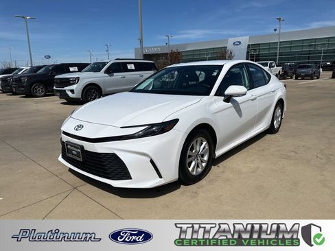 Used 2025 Toyota Camry LE FWD image 1