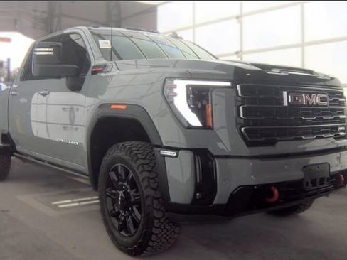 Used 2025 GMC Sierra 2500 AT4 w/ AT4 Premium Plus Package AWD/4WD image 3