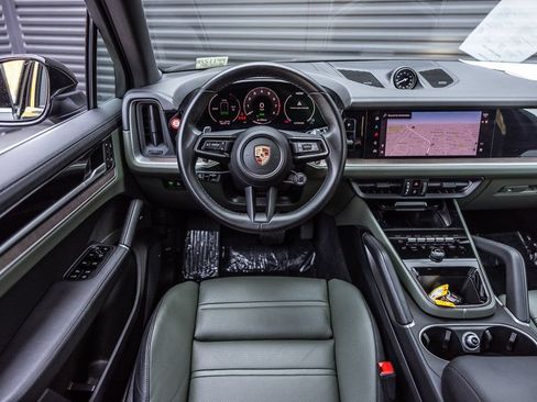 Certified 2024 Porsche Cayenne AWD/4WD image 13