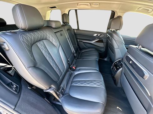 Used 2025 BMW X7 xDrive40i w/ Premium Package AWD/4WD image 29