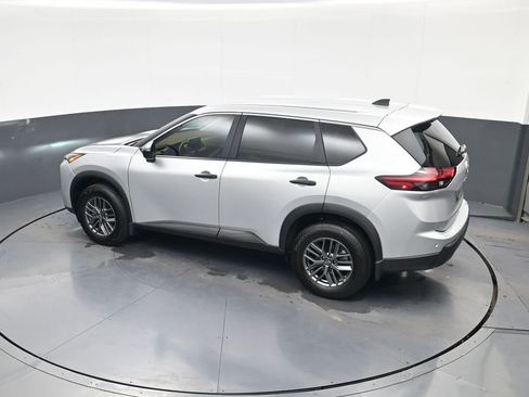 Used 2025 Nissan Rogue S FWD image 27