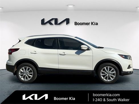 Used 2021 Nissan Rogue Sport SV w/ Technology Package image 4