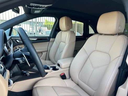 Certified 2026 Porsche Macan AWD/4WD image 5
