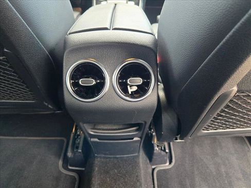Used 2020 Mercedes-Benz GLB 250 image 17