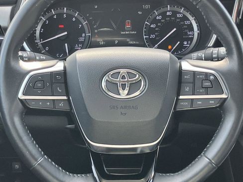 Used 2021 Toyota Highlander XLE image 19
