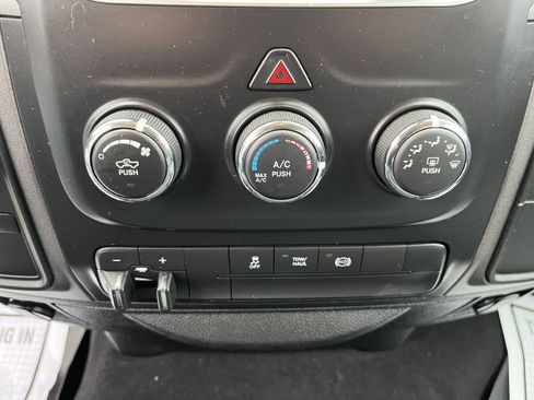 Used 2018 RAM 2500 Tradesman w/ Chrome Appearance Group AWD/4WD image 23