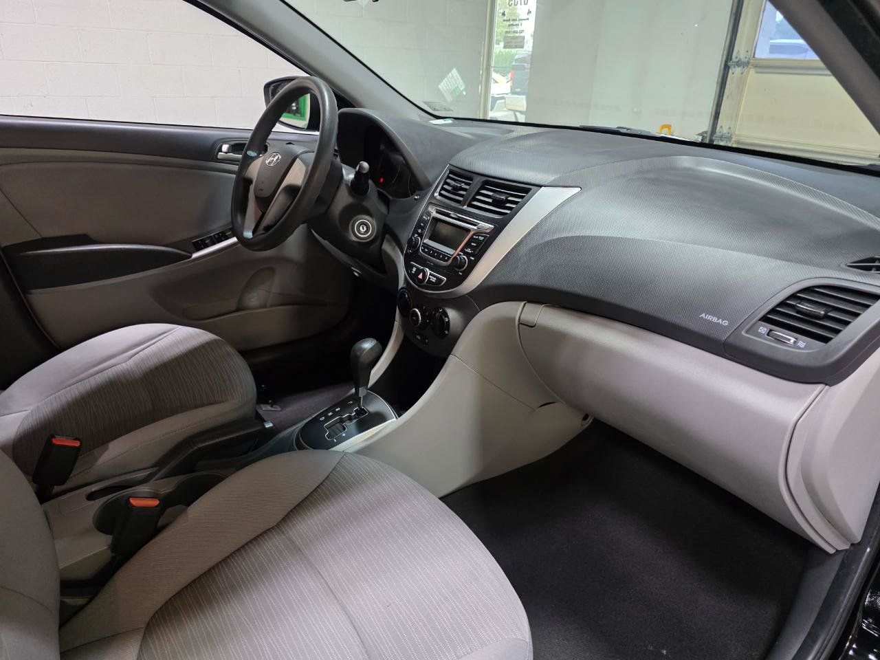 Used 2017 Hyundai Accent SE FWD image 24