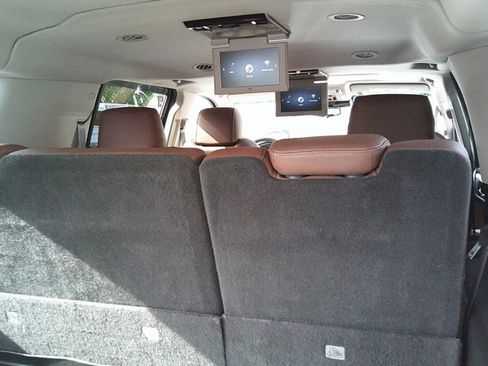 Used 2017 Cadillac Escalade ESV Luxury AWD/4WD image 27