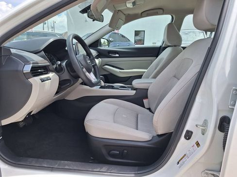 Used 2024 Nissan Altima 2.5 SV FWD image 13