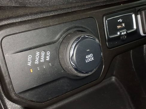 Used 2020 Jeep Renegade Latitude w/ Cold Weather Group AWD/4WD image 27