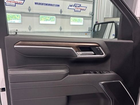 Used 2025 Chevrolet Silverado 1500 LT AWD/4WD image 19