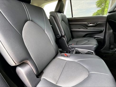 Used 2025 Toyota Grand Highlander AWD image 25