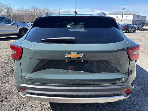 Used 2025 Chevrolet Trax LT w/ LT Convenience Package image 8
